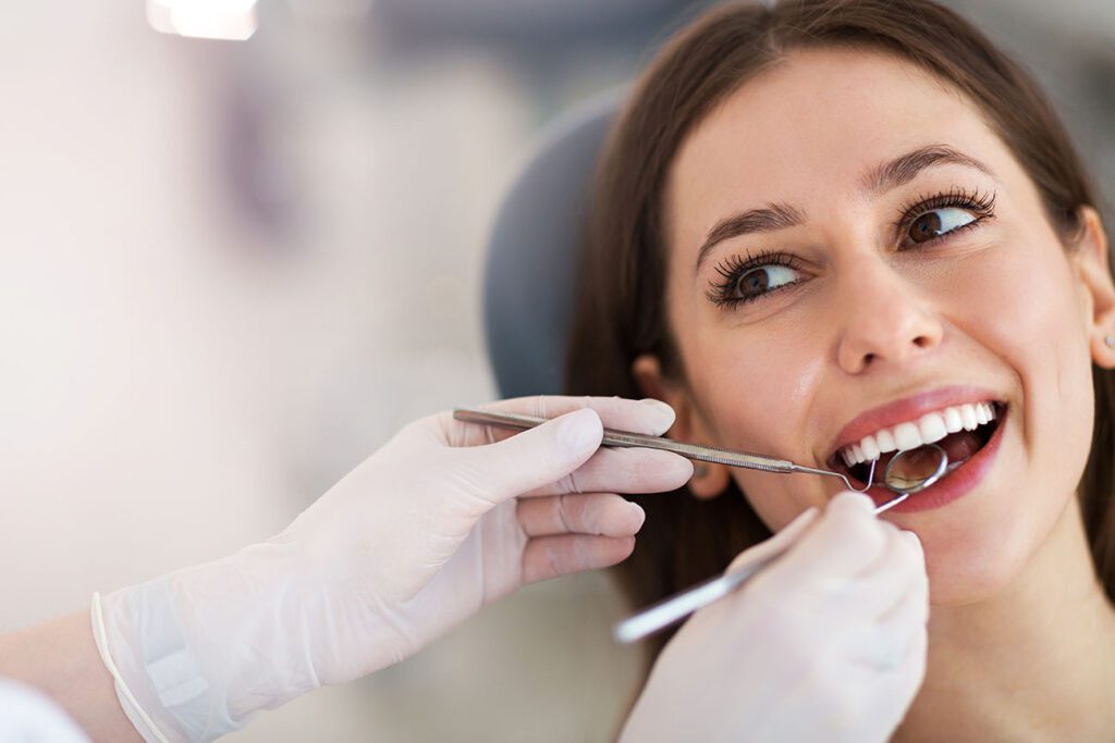 A DENTIST in PALMDALE CA can help you keep your teeth and gums clean and healthy